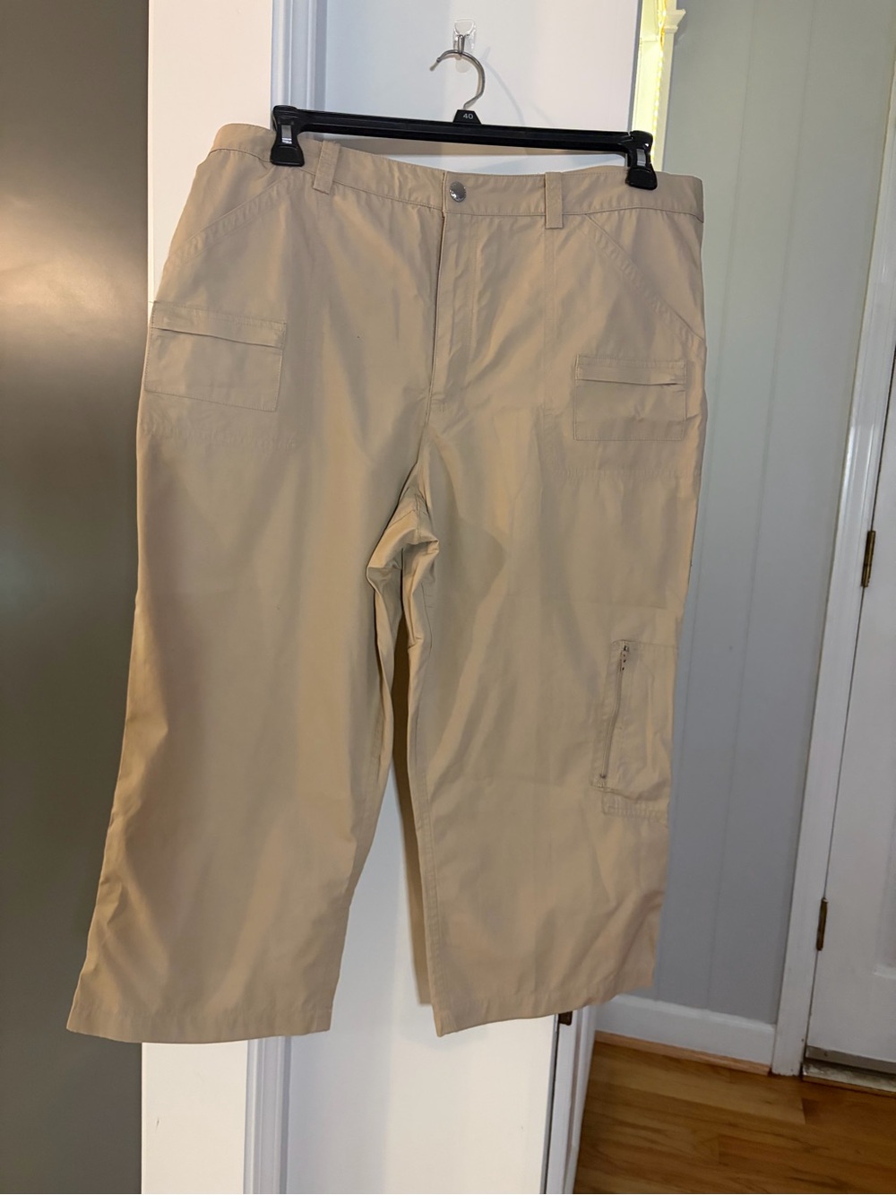 LAUREN RALPH LAUREN Tan Cargo Capri Pants with Utility Pockets